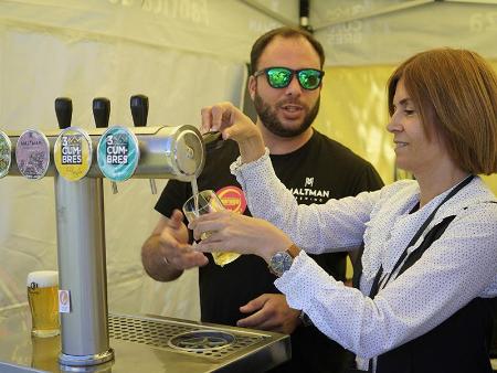 Imagen La VII Feria de la Cerveza de San Cristóbal de Segovia acoge con éxito la tercera cita del programa ‘Amor a primera birra’ de la Diputación